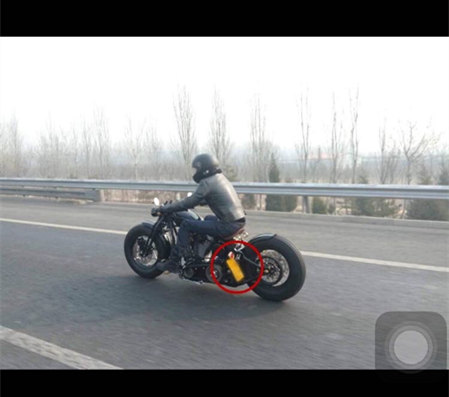 冯绍峰晒骑摩托车照惊动交警3 冯绍峰晒骑摩托车照惊动交警3