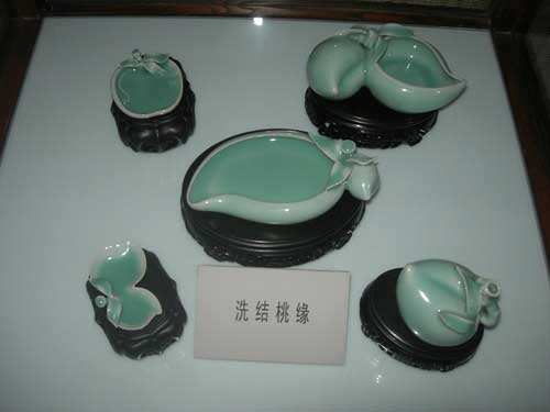 16 李震近期作品-洗结桃缘(洗结桃缘之组合，是从龙泉窑南宋至明代桃型洗中的经典器型组合而成，表达了历代文人的生活情趣和审美理念)