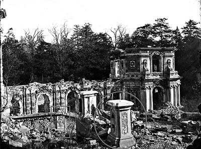 1873年拍摄的谐奇趣残迹，圆圈处就是类似的石刻构件