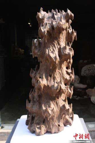 图为高约50公分、重6.5公斤的沉香木摆件?！⊥跤兰恰∩? id=