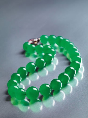 来自传奇名媛及著名收藏家芭芭拉?赫顿旧藏之天然翡翠珠项链 来自传奇名媛及著名收藏家芭芭拉?赫顿旧藏之天然翡翠珠项链