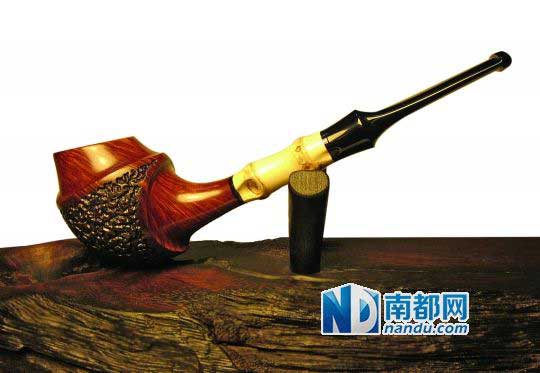游能设计和制作的第一把纯手工烟斗——骨气斗。