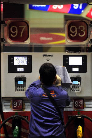 国内成品油价格迎来年内第三次下调5 国内成品油价格迎来年内第三次下调5