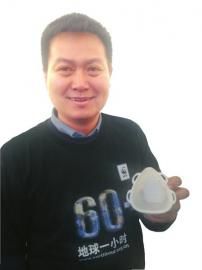 侯琰霖和他的“幼童防霾口罩”雏形。