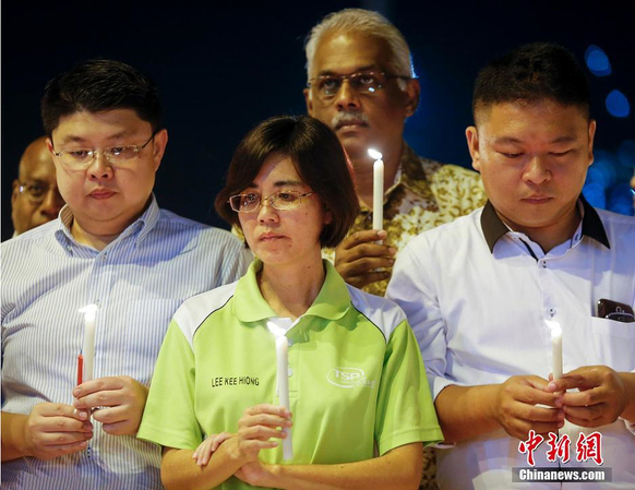 民众为MH370守夜4