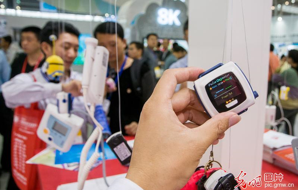 中国电子信息博览会开幕-可穿戴电子成新宠-2