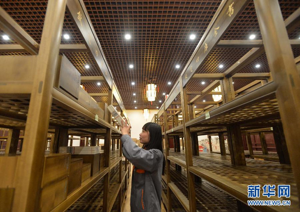 高精复制版《四库全书》亮相扬州-3 高精复制版《四库全书》亮相扬州-3