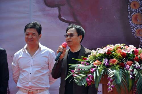 参展画家、北京画院常务副院长袁武在开幕式上致辞