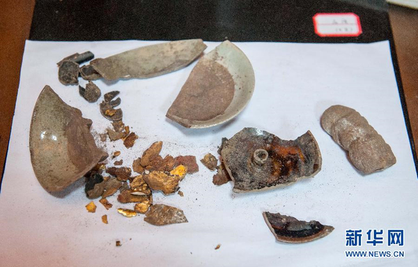 大足石刻千手观音造像腹部现暗格-内藏珍贵文物5 大足石刻千手观音造像腹部现暗格-内藏珍贵文物5