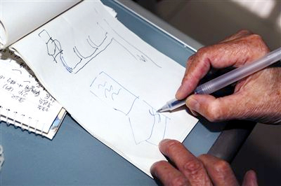 老人自制节水器帮街坊省水30万吨4 老人自制节水器帮街坊省水30万吨4