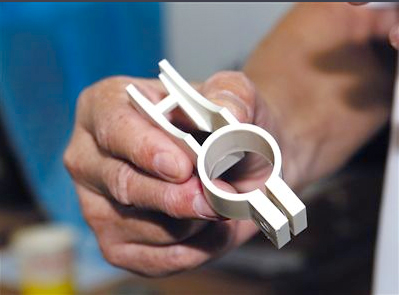 老人自制节水器帮街坊省水30万吨2 老人自制节水器帮街坊省水30万吨2