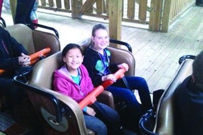 淮家朵(左)  淮家朵(左)