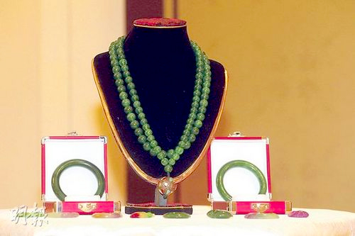 慈禧朝珠起拍价1.8亿元2 慈禧朝珠起拍价1.8亿元2