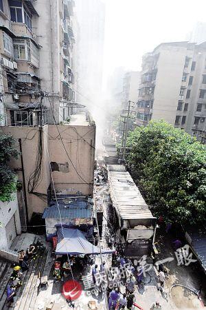 南岸区四小区火灾现场 南岸区四小区火灾现场