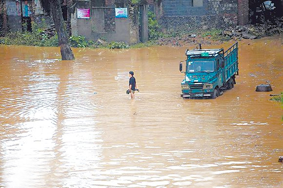 南方持续遇强降雨-专家称今年将发生厄尔尼诺事件2