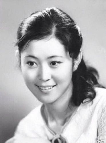 年轻时的倪萍很清秀(资料图) 年轻时的倪萍很清秀(资料图)