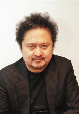 张元，1963年生于江苏，从北京电影学院毕业后，个人集资独立制片，被称为中国第六代著名导演，曾被美国《时代周刊》推选为“21世纪世界百名青年领袖”之一。其代表作品有《东宫西宫》、《绿茶》等。