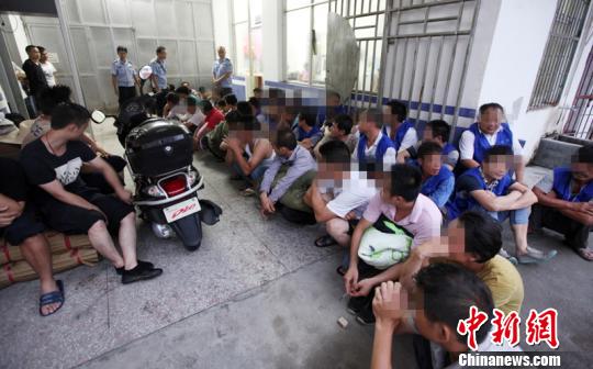 吴镇全  吴镇全