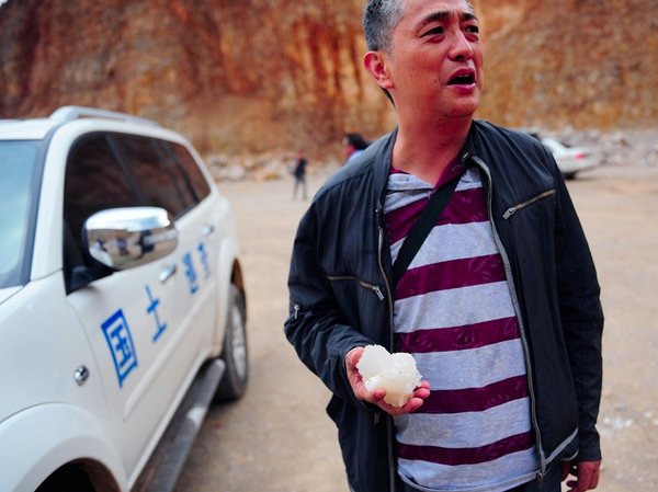 云南一绝美钟乳石洞遭盗挖破坏10