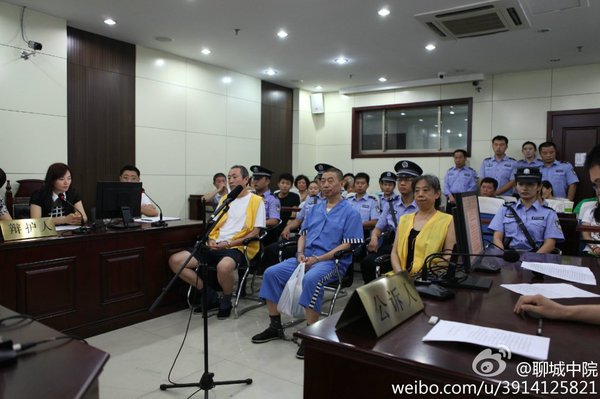 7月4日，山东省人民政府原副秘书长、办公厅原党组成员、省级机关事务管理局原局长、党组书记张泽忠及其胞妹张爱霞受贿、庄建伟窝藏案一审宣判。图为宣判现场。