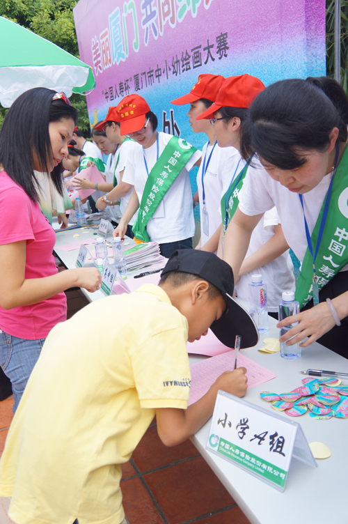 小选手们正在签到 小选手们正在签到