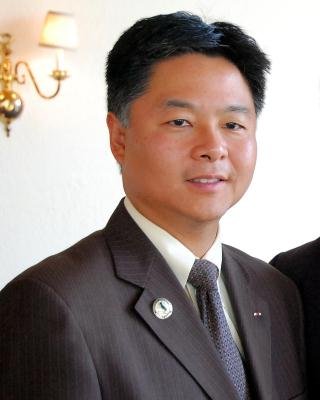 刘云平资料图 来源:世界日报网站 刘云平资料图 来源:世界日报网站