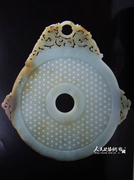 透雕谷纹出廓白玉璧 定州市博物馆 透雕谷纹出廓白玉璧 定州市博物馆