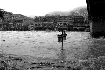 洪水中的古城 洪水中的古城
