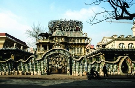 微信上疯传的价值98亿的瓷房子(网络图片) 微信上疯传的价值98亿的瓷房子(网络图片)