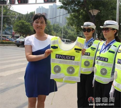 交警穿3000元风冷降温服背心 带风扇反光背心防暑 交警穿3000元风冷降温服背心 带风扇反光背心防暑