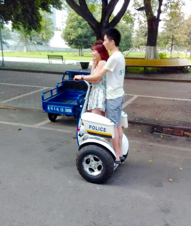 巡逻队员抱女友骑风火轮兜风被辞退2