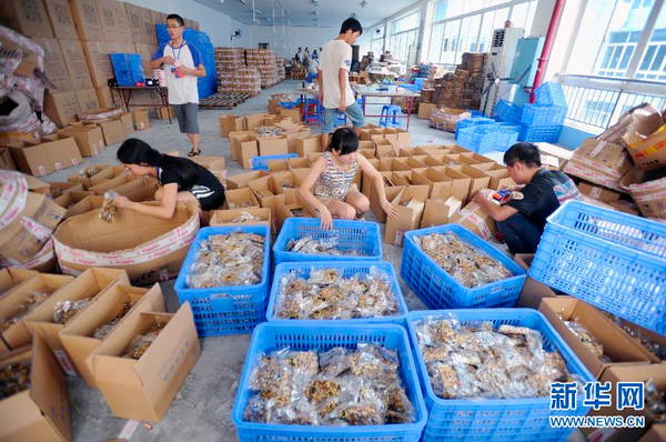 “切糕王子”阿迪力向鲁甸地震灾区捐赠5吨切糕3