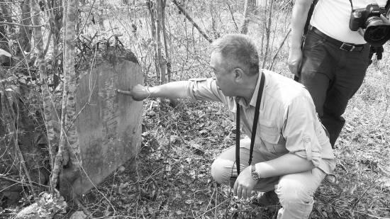 戈叔亚在缅甸八莫寻找远征军墓地 戈叔亚在缅甸八莫寻找远征军墓地