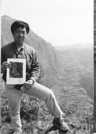 戈叔亚在贵州公路“24道拐” 戈叔亚在贵州公路“24道拐”