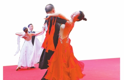 大妈们也跳高雅的国标 大妈们也跳高雅的国标