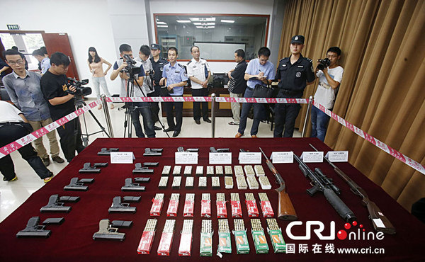 湖北破获一起走私武器弹药案 3