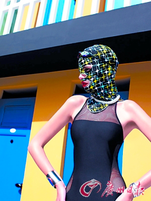 “脸基尼”国际时尚圈获热捧-法摄影师称灵感来自中国大妈3 “脸基尼”国际时尚圈获热捧-法摄影师称灵感来自中国大妈3