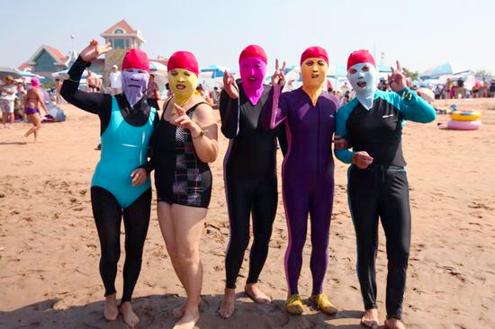 “脸基尼”国际时尚圈获热捧-法摄影师称灵感来自中国大妈2 “脸基尼”国际时尚圈获热捧-法摄影师称灵感来自中国大妈2