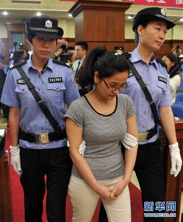 网络红人“立二拆四”等人涉嫌非法经营案开庭3