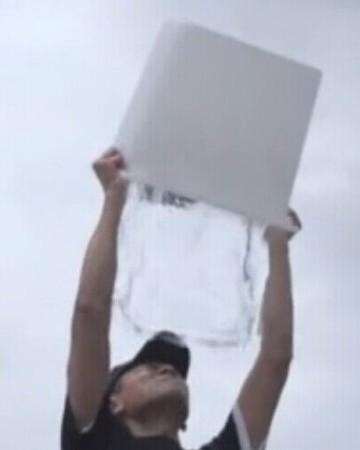 刘德华完成冰桶挑战 刘德华完成冰桶挑战