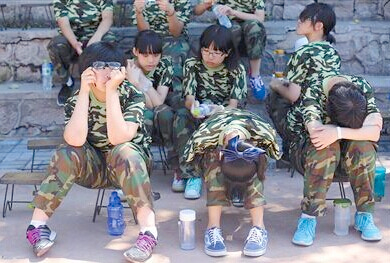 高中女生军训期间跳楼-学校家长各执一词2 高中女生军训期间跳楼-学校家长各执一词2