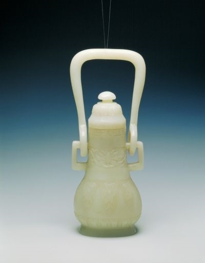 清白玉宝相花蕉叶纹带盖提梁卣 清白玉宝相花蕉叶纹带盖提梁卣