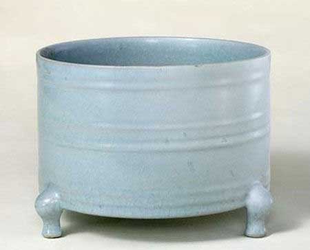 北宋汝窑弦纹樽 北宋汝窑弦纹樽