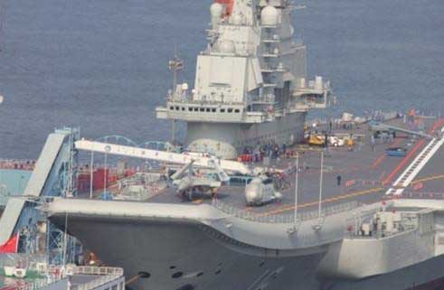 图为:辽宁舰2014年返厂保养照 图为:辽宁舰2014年返厂保养照