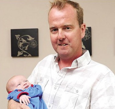 英国男子精子冷冻22年 生下“超时空男婴”  英国男子精子冷冻22年 生下“超时空男婴”