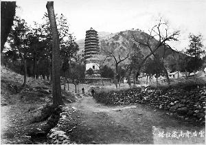 为全国首例复建古塔 寺内南北双塔再遥望 为全国首例复建古塔 寺内南北双塔再遥望