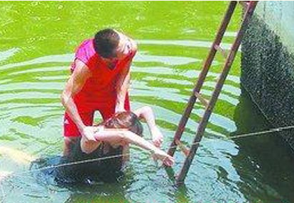 一群初中生救跳湖妙龄女子 如何劝阻自杀者 一群初中生救跳湖妙龄女子 如何劝阻自杀者