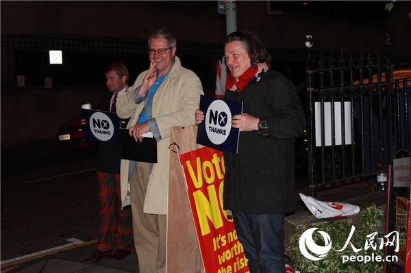 04反对苏格兰独立的民众  摄影：白天行