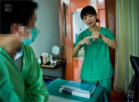 揭秘“桃色”性治疗产业:“性爱大师”游走于法规与伦理的边缘 揭秘“桃色”性治疗产业:“性爱大师”游走于法规与伦理的边缘