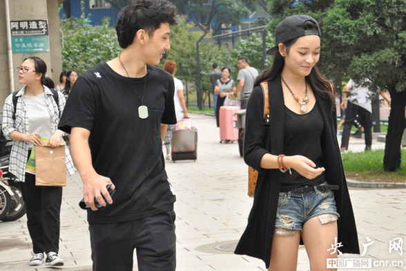 北影副校长回应表演系学生“撞脸” 符合培养目标6 北影副校长回应表演系学生“撞脸” 符合培养目标6